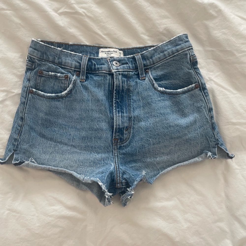 Abercrombie & Fitch Mom Short High Rise Size 28 (6)